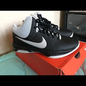 Women’s basketball shoes